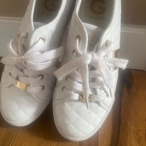 Beautiful white guess snickers